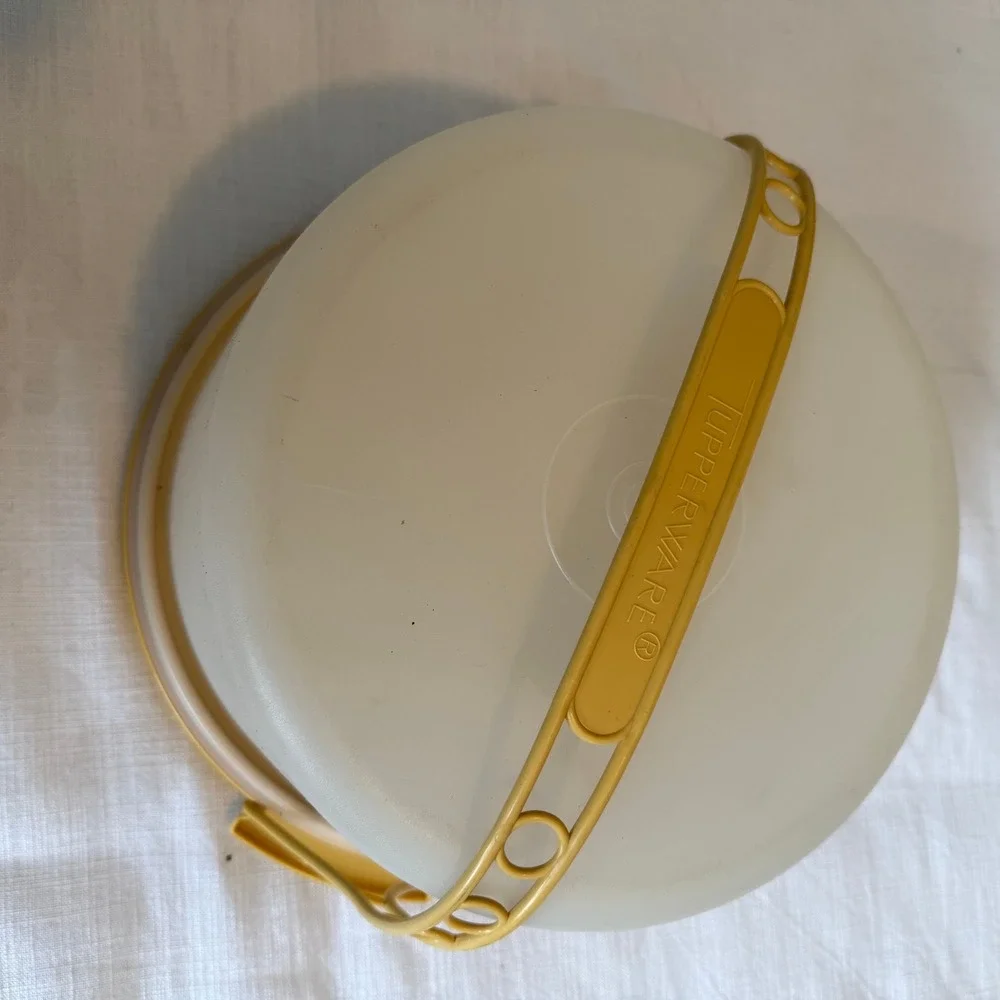 Vintage Tupperware Round Cake Taker Pie Carrier Harvest Gold 1241 1242 Handle